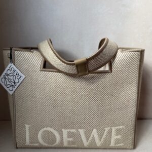 Loewe font tote medium